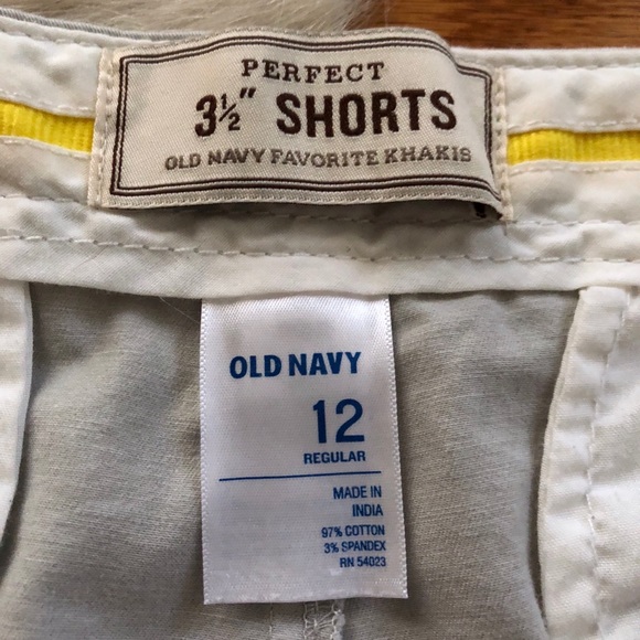 Perfect 3 1/2 inch Grey Old Navy Shorts - Picture 4 of 5